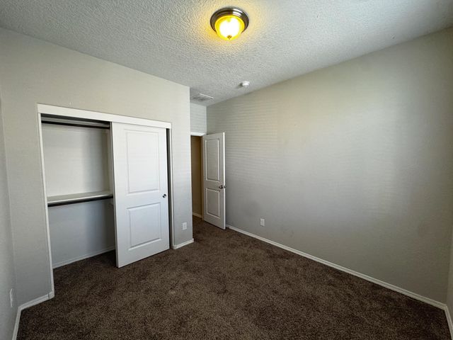 6732 Oro Valley Road NW, Albuquerque, NM 87114