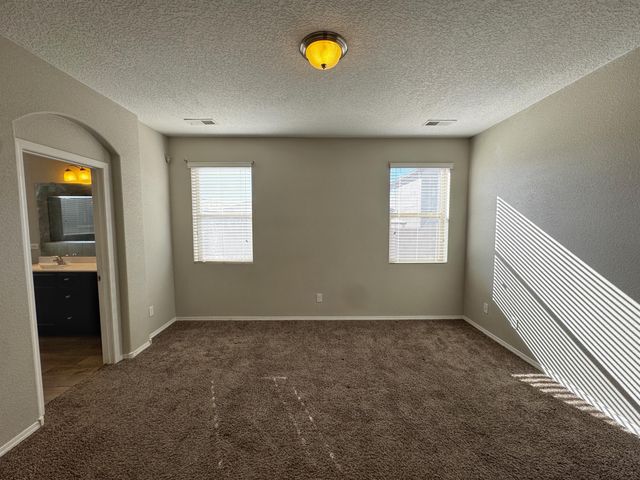 6732 Oro Valley Road NW, Albuquerque, NM 87114