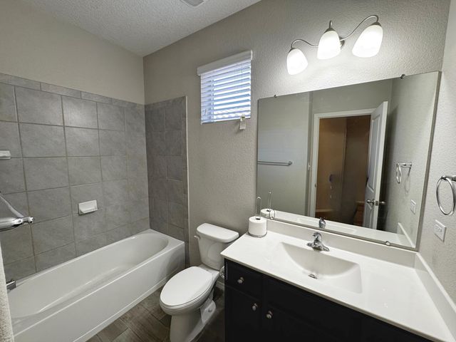 6732 Oro Valley Road NW, Albuquerque, NM 87114