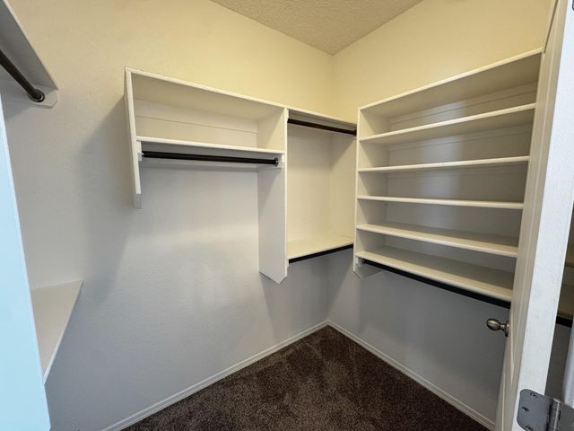 6732 Oro Valley Road NW, Albuquerque, NM 87114