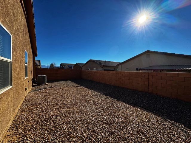6732 Oro Valley Road NW, Albuquerque, NM 87114