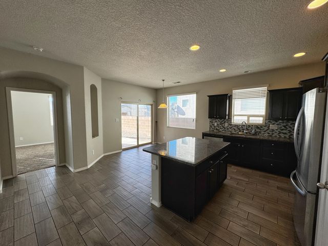 6732 Oro Valley Road NW, Albuquerque, NM 87114
