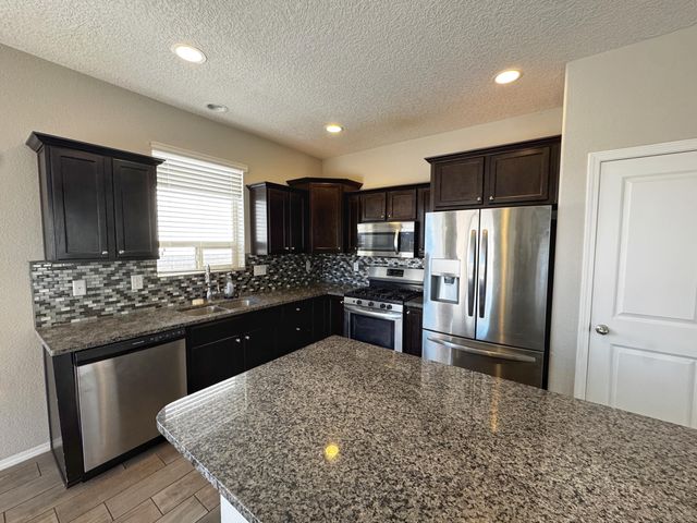 6732 Oro Valley Road NW, Albuquerque, NM 87114