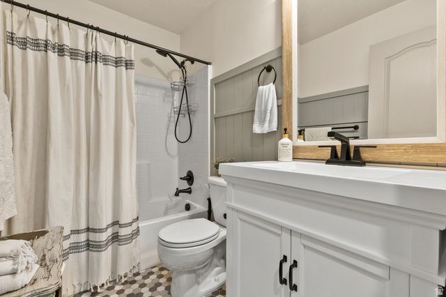 565 THRESHING CT, Kaysville, UT 84037