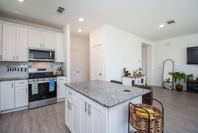 338 Paso Fino Drive, Alvin, TX 77511