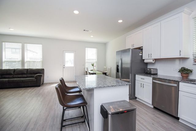 338 Paso Fino Drive, Alvin, TX 77511