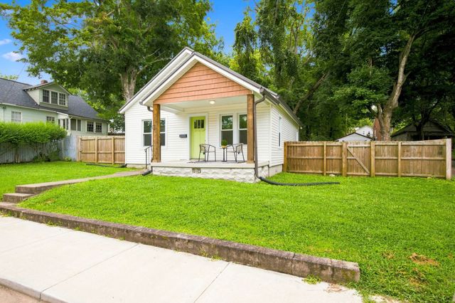 119 Poplar St, Dickson, TN 37055