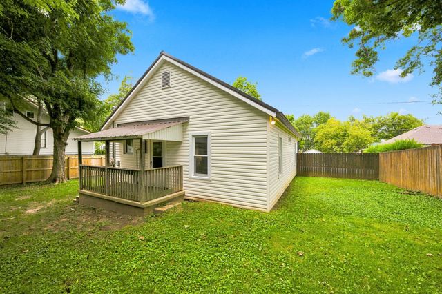 119 Poplar St, Dickson, TN 37055