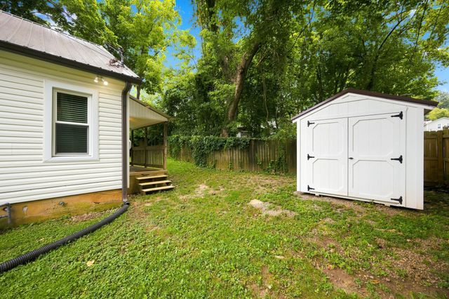 119 Poplar St, Dickson, TN 37055