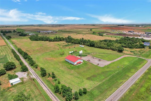 23003 N Frontage Road, Clinton, OK 73639