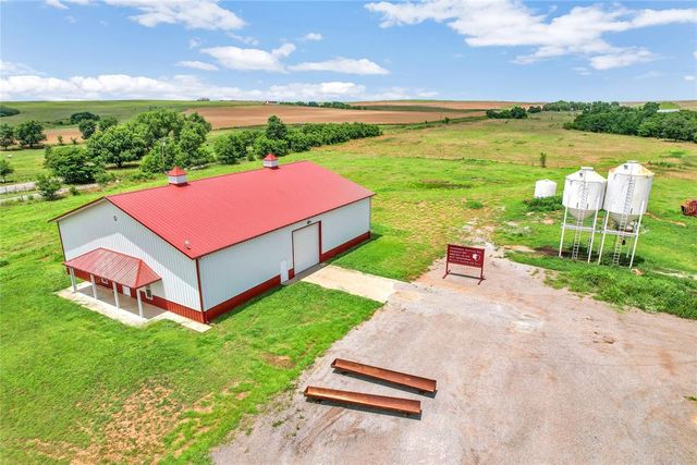 23003 N Frontage Road, Clinton, OK 73639