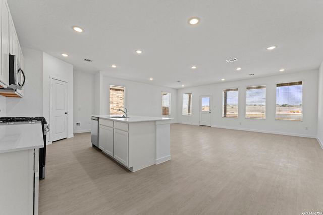 1935 Longspur Cv, New Braunfels, TX 78130