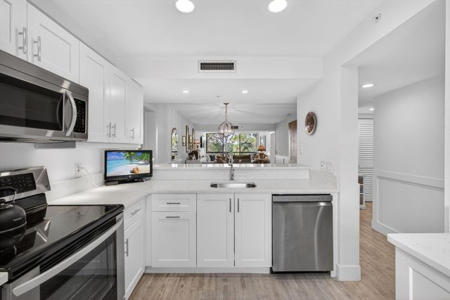 1901 MARINA ISLE Way 304, Jupiter, FL 33477