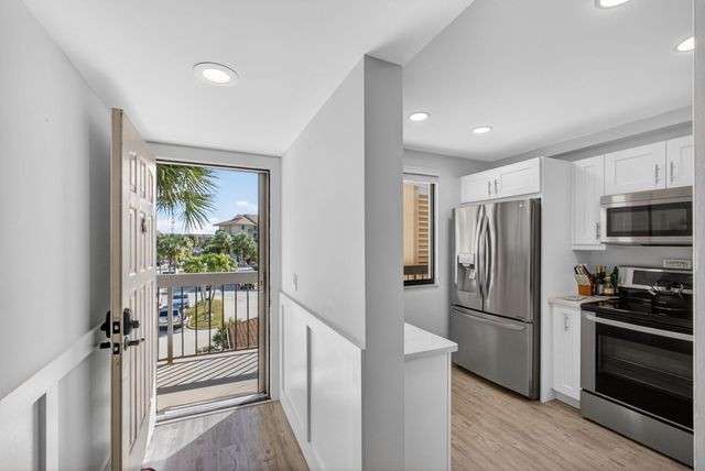 1901 MARINA ISLE Way 304, Jupiter, FL 33477