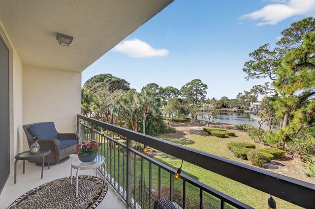 1901 MARINA ISLE Way 304, Jupiter, FL 33477