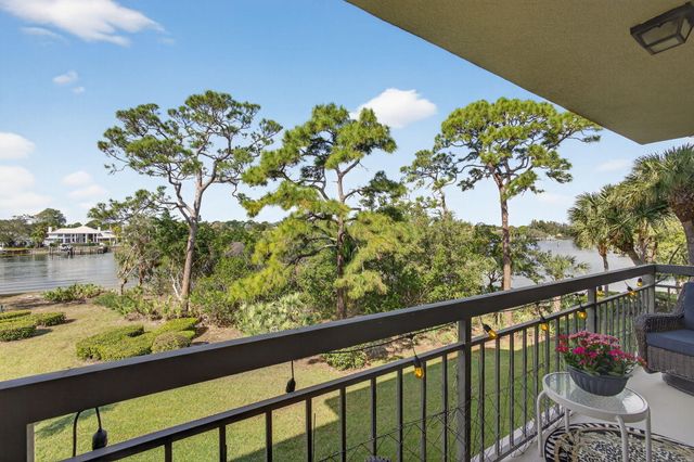 1901 MARINA ISLE Way 304, Jupiter, FL 33477