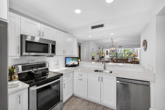 1901 MARINA ISLE Way 304, Jupiter, FL 33477