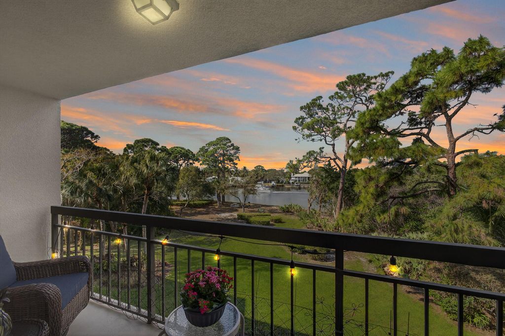 1901 MARINA ISLE Way 304, Jupiter, FL 33477