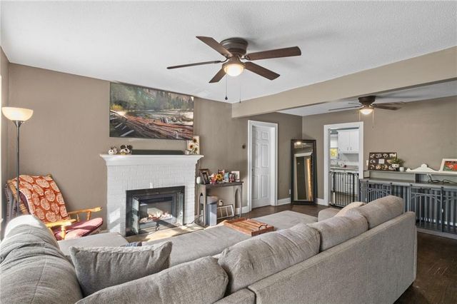 2804 NE Parvin Road, Kansas City, MO 64117