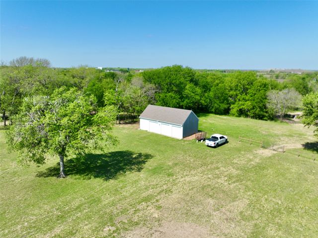 6239 Fm 879, Ennis, TX 75119