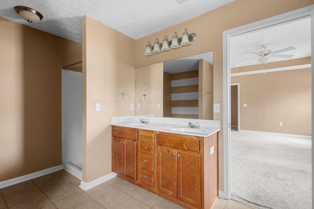 2496 S Lakeview Drive, Crestview, FL 32536