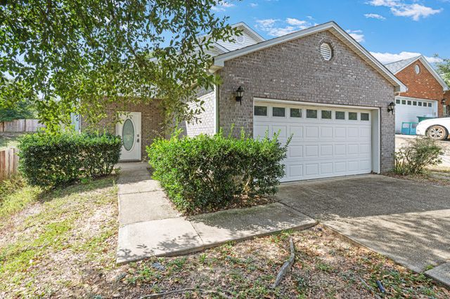 2496 S Lakeview Drive, Crestview, FL 32536