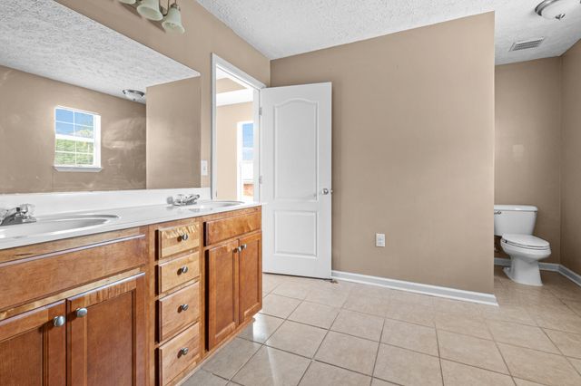 2496 S Lakeview Drive, Crestview, FL 32536