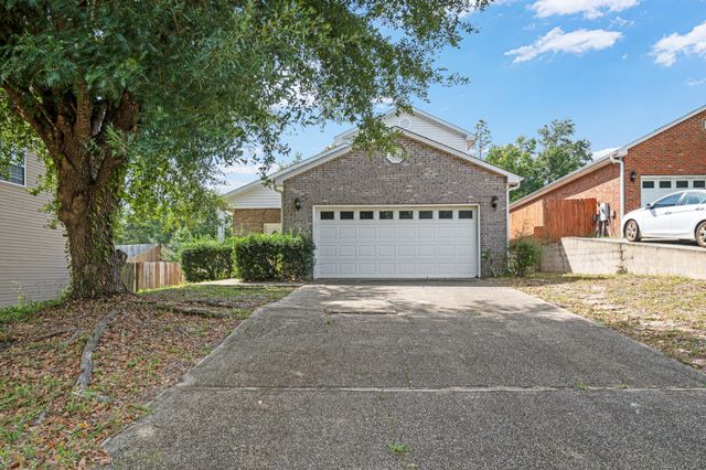 2496 S Lakeview Drive, Crestview, FL 32536