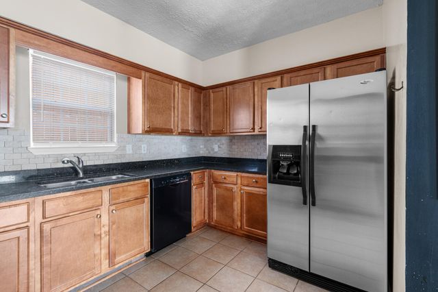 2496 S Lakeview Drive, Crestview, FL 32536