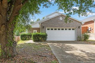 2496 S Lakeview Drive, Crestview, FL 32536