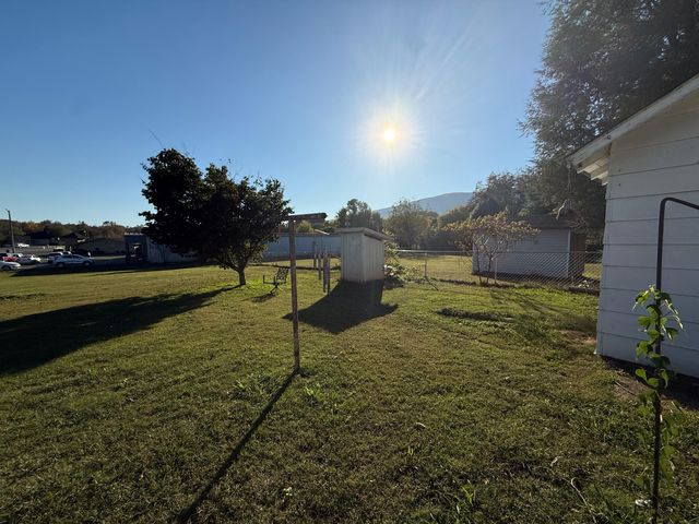 220 E Georgia Avenue, Whitwell, TN 37397