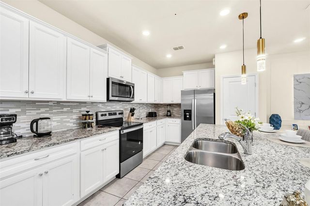 830 PARADISE DRIVE, Davenport, FL 33897