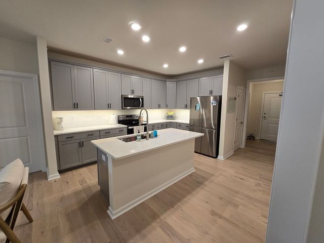 2 Winslow Lane 410, Grafton, MA 01536