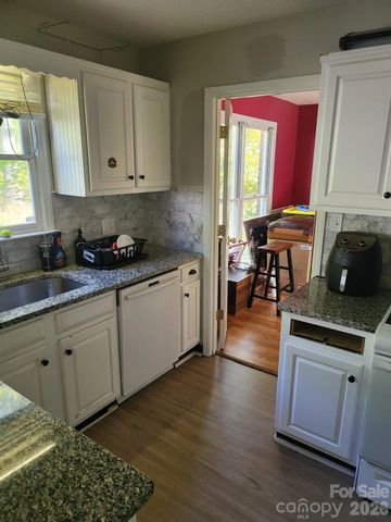 1022 Balsam Terrace, Charlotte, NC 28214
