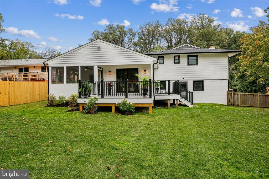 6405 HOLLINS DR, Bethesda, MD 20817