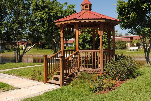 815 Salem Lane, Lake Worth, FL 33467