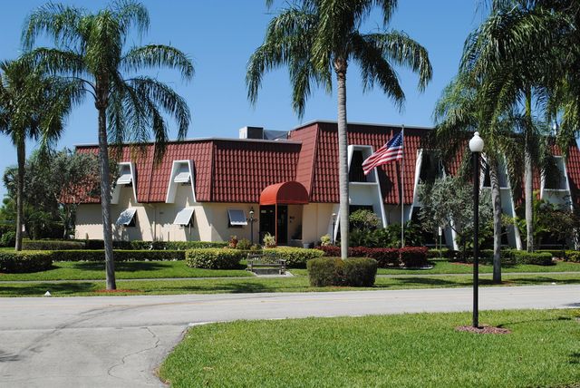 815 Salem Lane, Lake Worth, FL 33467