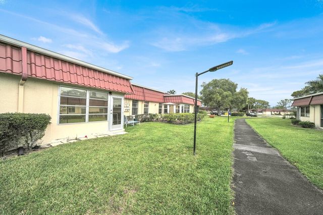 815 Salem Lane, Lake Worth, FL 33467