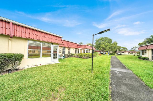 815 Salem Lane, Lake Worth, FL 33467