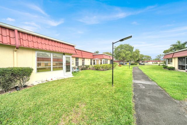 815 Salem Lane, Lake Worth, FL 33467