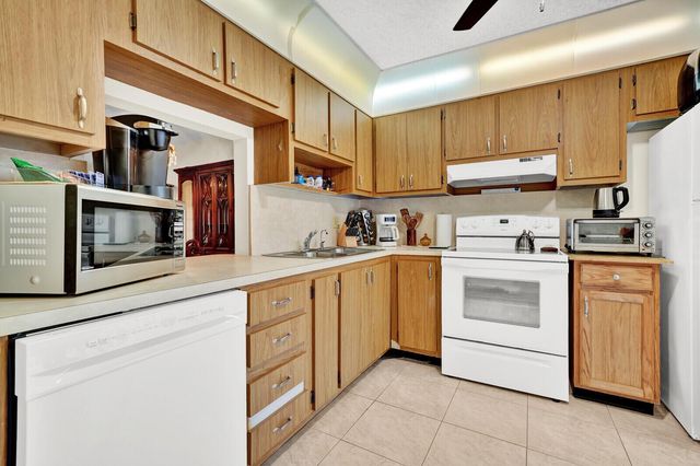 815 Salem Lane, Lake Worth, FL 33467