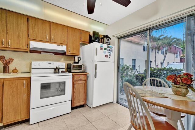 815 Salem Lane, Lake Worth, FL 33467