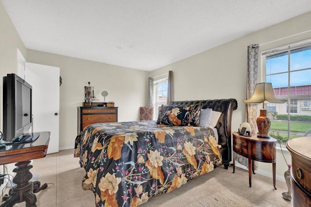 815 Salem Lane, Lake Worth, FL 33467