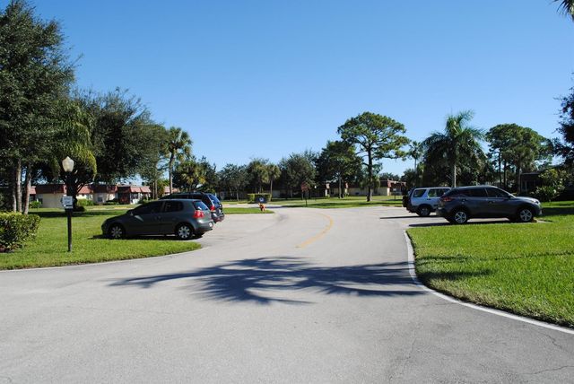 815 Salem Lane, Lake Worth, FL 33467