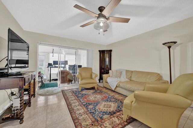 815 Salem Lane, Lake Worth, FL 33467