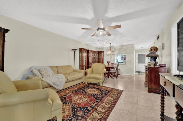 815 Salem Lane, Lake Worth, FL 33467