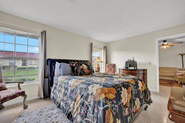 815 Salem Lane, Lake Worth, FL 33467