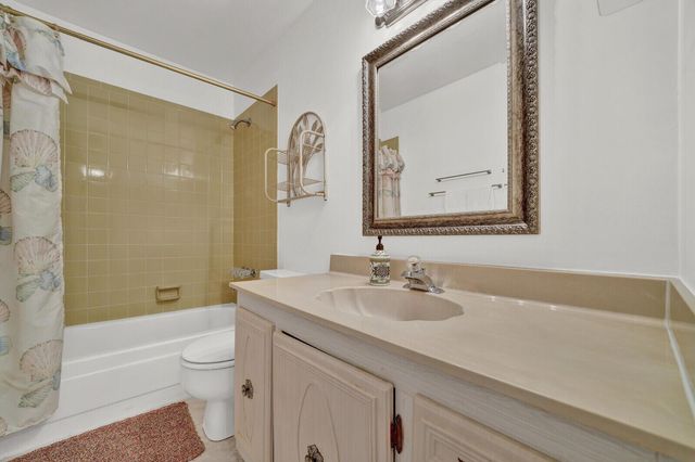815 Salem Lane, Lake Worth, FL 33467