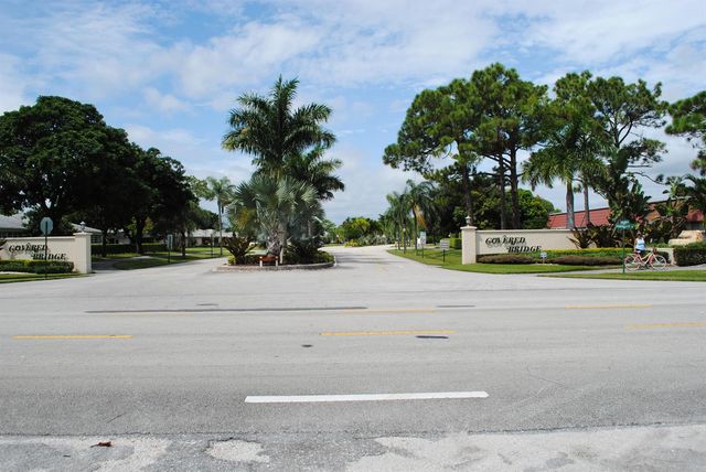 815 Salem Lane, Lake Worth, FL 33467