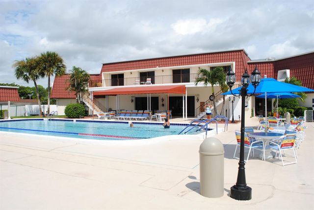 815 Salem Lane, Lake Worth, FL 33467